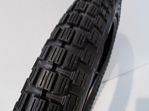 Pneumatika 2,25-16 drapák